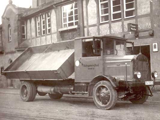 LKW mit Dietel-Kipperaufbau